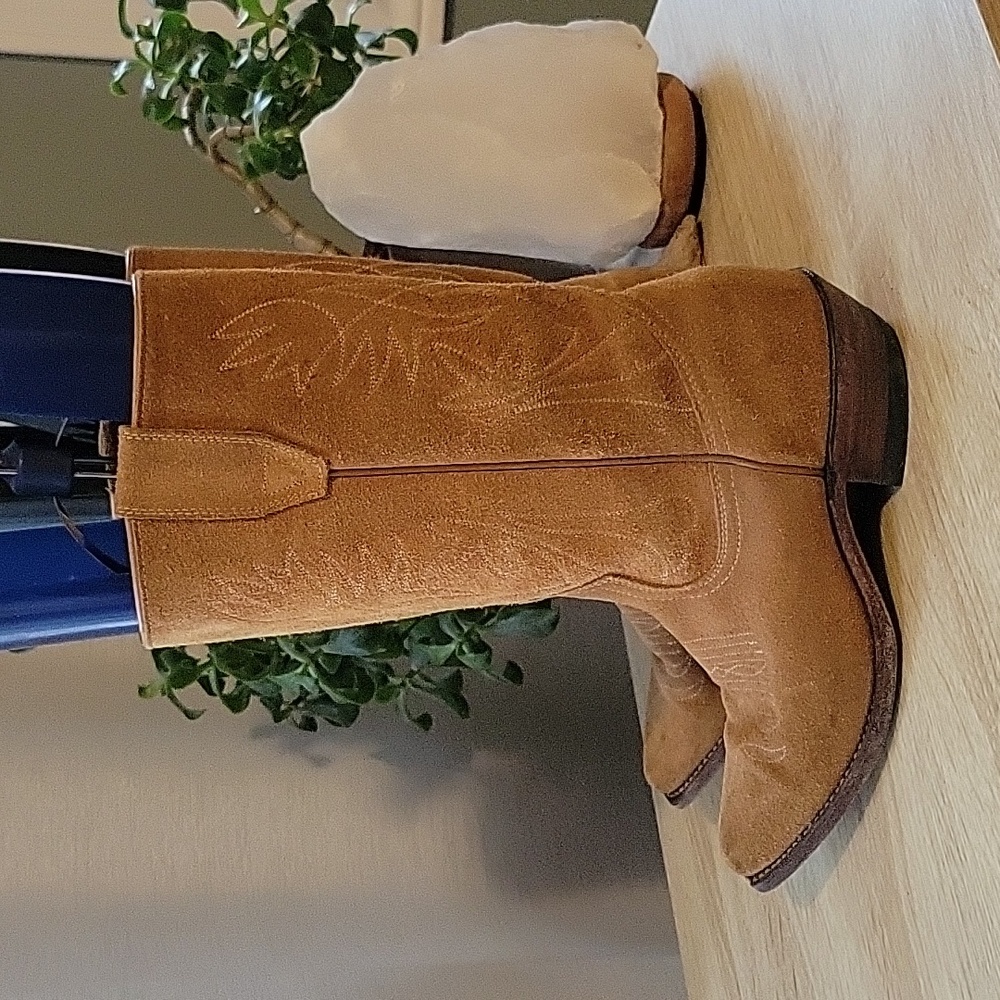 Taupe Suede Mid height Cowboy Boots 👢
